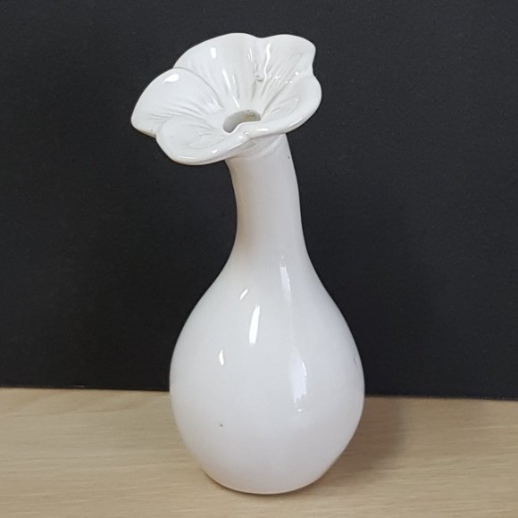Torre & Tagus Collection Bud Vase - Picture 1 of 9